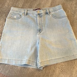 Gloria Vanderbilt Amanda Faded Denim Embroidered Pockets Shorts Size 10
